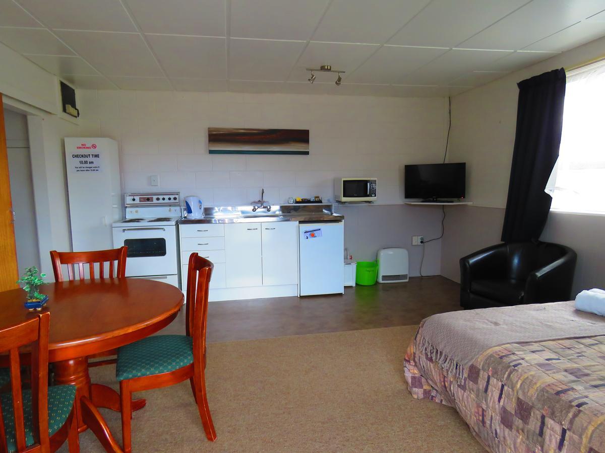Opunake Motel&Backpackers Lodge Exteriör bild